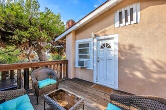 204 S Guadalupe Ave in Redondo Beach, CA - Building Photo - Building Photo