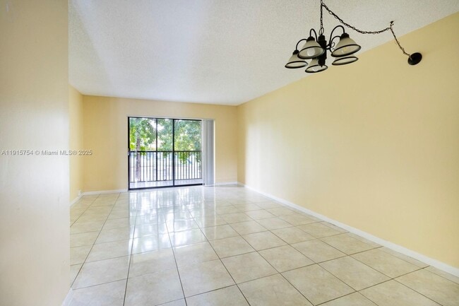 9044 NW 28th Dr in Coral Springs, FL - Building Photo - Building Photo