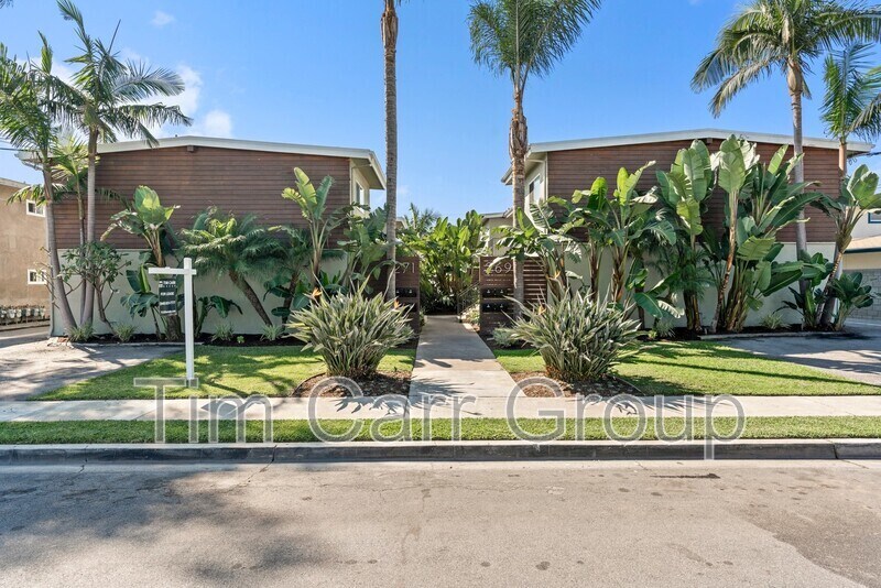 271 16th Pl in Costa Mesa, CA - Building Photo