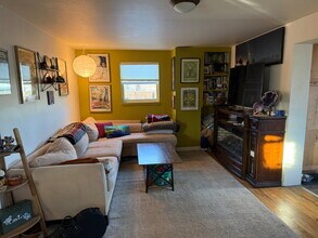 17185 W 8th Pl in Golden, CO - Building Photo - Building Photo