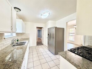 10410 Sagetrail Dr in Houston, TX - Building Photo - Building Photo