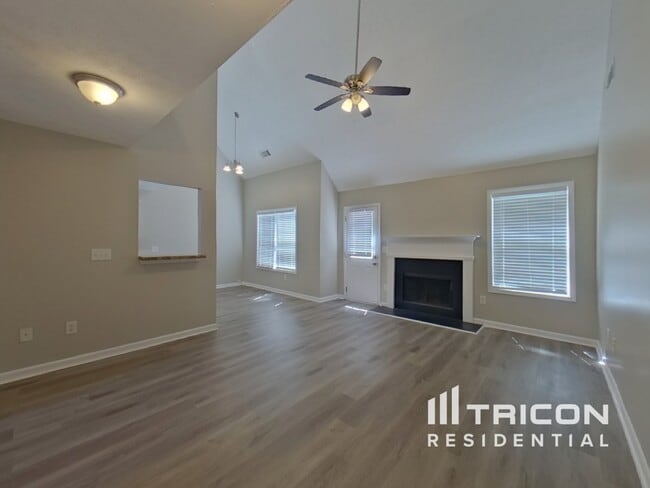 350 Valley View Dr in Fairburn, GA - Building Photo - Building Photo