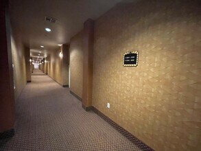 32 E Serene Ave in Las Vegas, NV - Foto de edificio - Building Photo