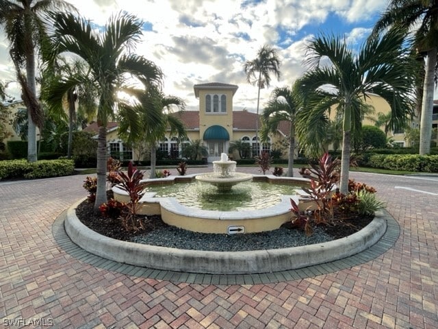 4690 Saint Croix Ln, Unit 431 in Naples, FL - Foto de edificio - Building Photo