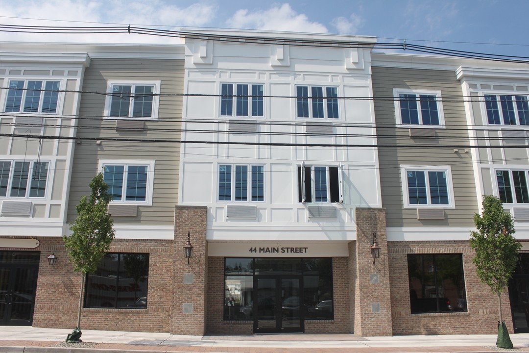 The Bromley at 44 Main in Little Falls, NJ - Foto de edificio