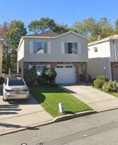 26 Rose Ln, Unit Side Apt in Staten Island, NY - Building Photo