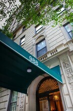 988 5th Ave in New York, NY - Building Photo - Building Photo
