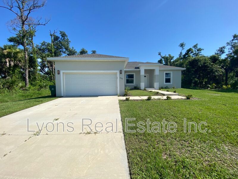 302 Albatross Rd in Rotonda West, FL - Building Photo