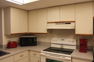 6304 Pointe W Blvd W in Bradenton, FL - Building Photo - Building Photo