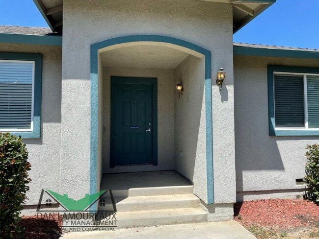 326-328-328 Freeman St in Woodland, CA - Building Photo - Building Photo