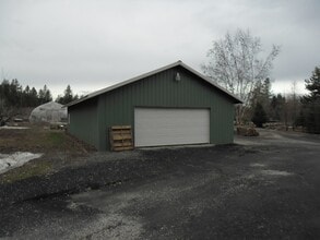 4910 W Cleveland Rd in Deer Park, WA - Building Photo - Building Photo