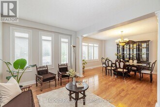 32 Radial St in Brampton, ON - Building Photo - Building Photo