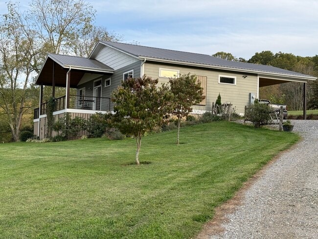 97 Mulligan Dr in Clyde, NC - Building Photo - Building Photo