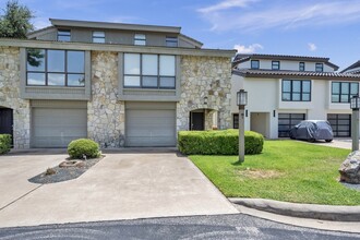 533 Lighthouse Dr in Horseshoe Bay, TX - Foto de edificio - Building Photo