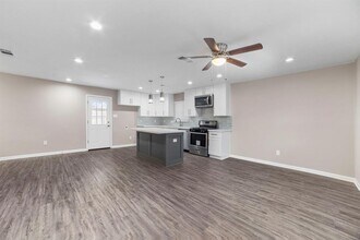 160 W Whitney St in Houston, TX - Building Photo - Building Photo