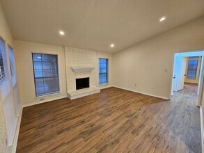 3149 Tudor Ln in Irving, TX - Foto de edificio - Building Photo