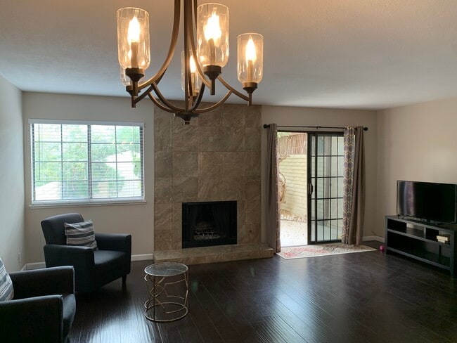 3267 Dawnflower St in Las Vegas, NV - Building Photo - Building Photo