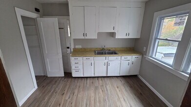 471 E 143rd St in Cleveland, OH - Building Photo - Building Photo