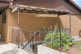 525 Cedarwood Terrace in Cedar City, UT - Building Photo