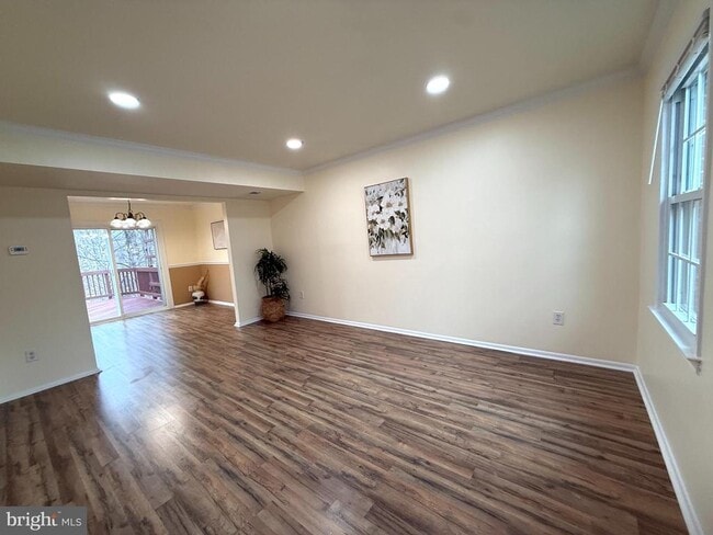 property at 5278 Lonsdale Dr