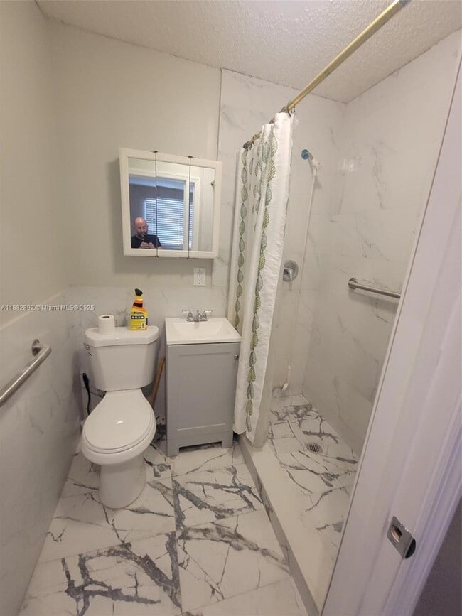 1540 NW 153rd St in Opa Locka, FL - Building Photo - Building Photo