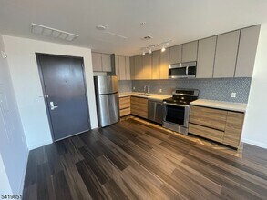 315 S Harrison St in East Orange, NJ - Building Photo - Building Photo