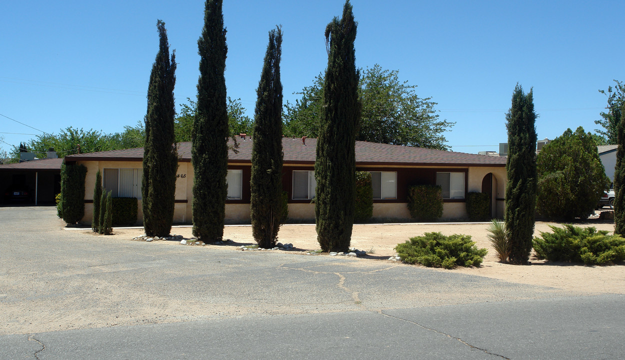 20465 Zuni Rd in Apple Valley, CA - Building Photo