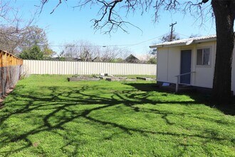 535 W Vaughan St in Bertram, TX - Building Photo - Building Photo
