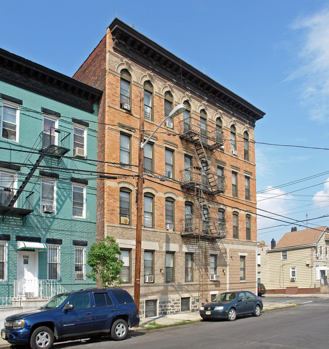 801 West St in Union City, NJ - Building Photo - Building Photo