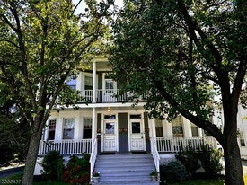 19 Bowers Ln in Chatham Township, NJ - Building Photo