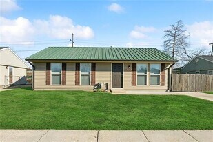 348 Gerrie Ct in Avondale, LA - Building Photo