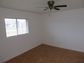 1122 Gilbert Ave S in Lehigh Acres, FL - Building Photo - Building Photo