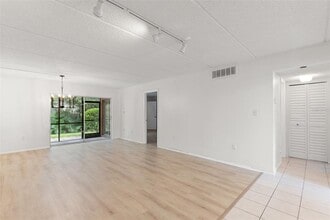 121 Cypress Ln in Oldsmar, FL - Building Photo - Building Photo