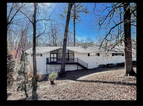 323 Forrest Glen Rd in Columbus, MS - Building Photo