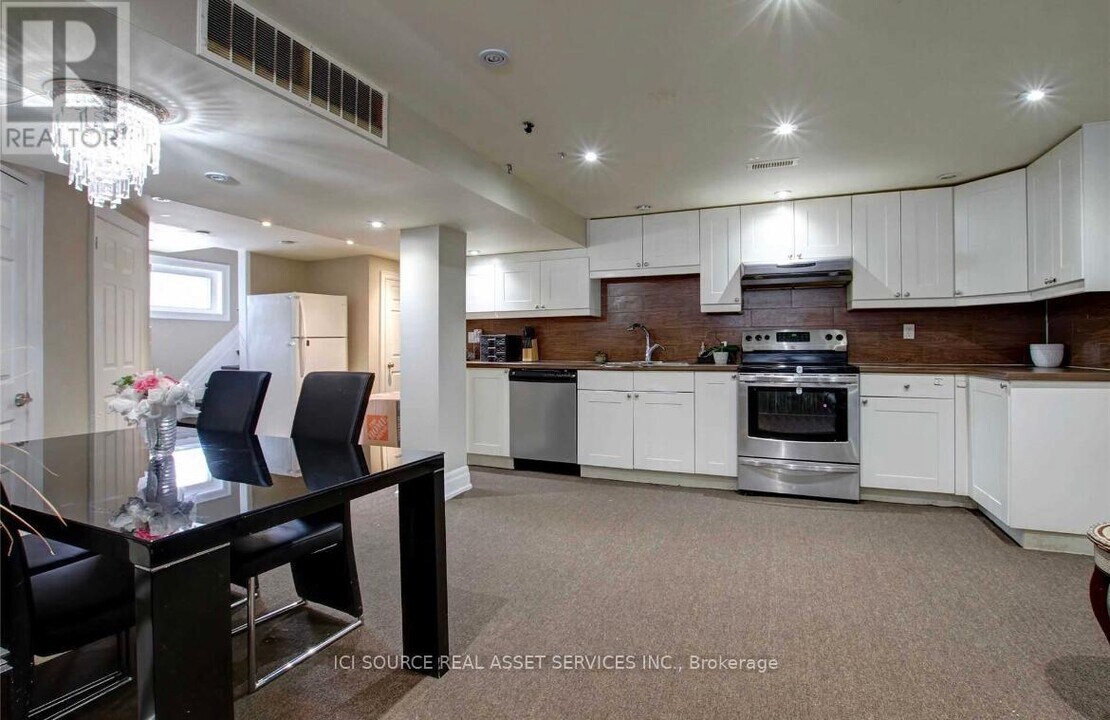 627 Trudale Ct in Oakville, ON - Building Photo