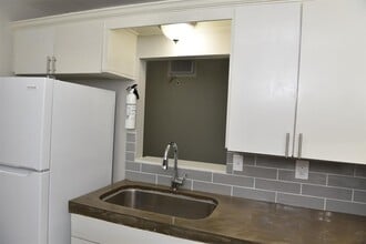 1928 Lori Ln in Channelview, TX - Building Photo - Building Photo