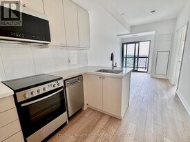 51-805 Clarington Blvd in Clarington, ON - Building Photo