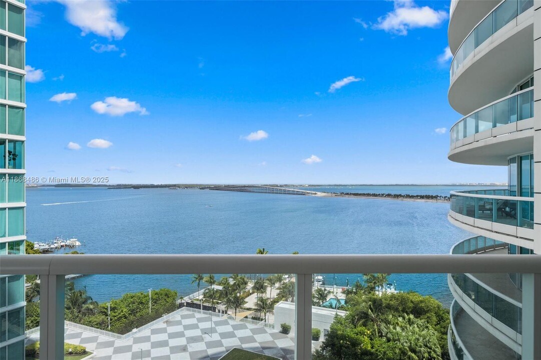2127 Brickell Ave in Miami, FL - Building Photo