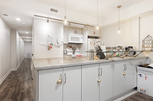 476 Sunnyside Av in Ottawa, ON - Building Photo - Building Photo