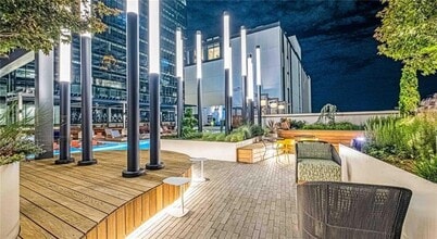 1301 Spring St NW in Atlanta, GA - Foto de edificio - Building Photo