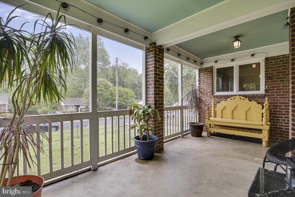 7315 Marc Dr in Falls Church, VA - Building Photo