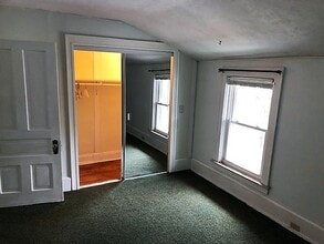 708 N Sheridan St, Unit Upper in Bay City, MI - Foto de edificio - Building Photo