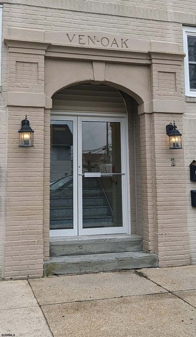 property at 2 S Oakland Ave