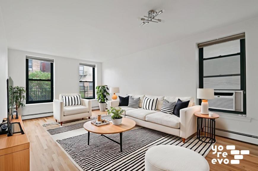 352 W 117th St in New York, NY - Building Photo