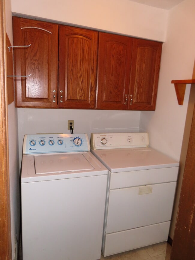 5221 W Loomis Rd in Greendale, WI - Building Photo - Building Photo