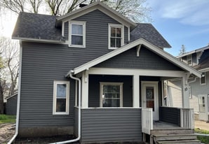 10 S University St in Vermillion, SD - Building Photo