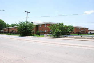 Hidden Creek Apartments in Dallas, TX - Building Photo - Building Photo