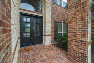 110 S Veilwood Cir in Spring, TX - Foto de edificio - Building Photo