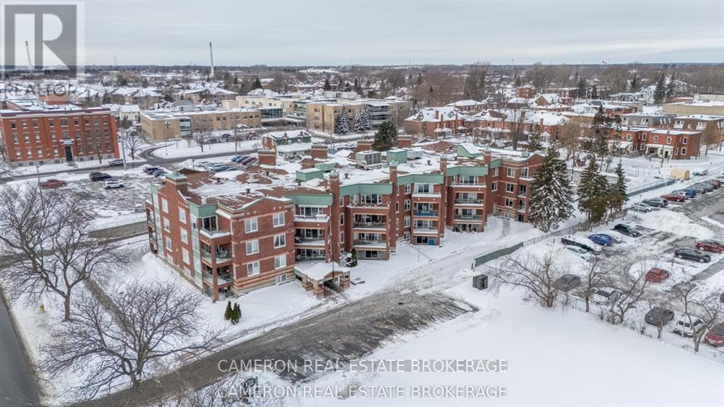 121 Water St W in Cornwall, ON - Building Photo