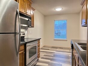 1211 NW Ashley Ln in Grain Valley, MO - Foto de edificio - Building Photo